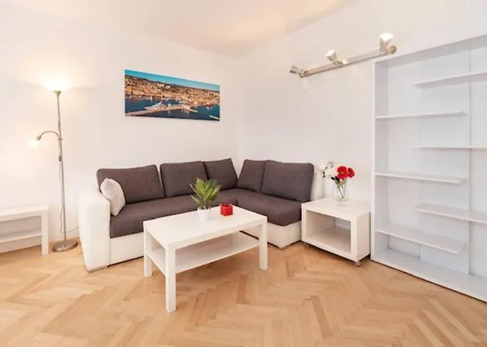 Sea View W/ 2bd 1bt Free Street Parking 아파트